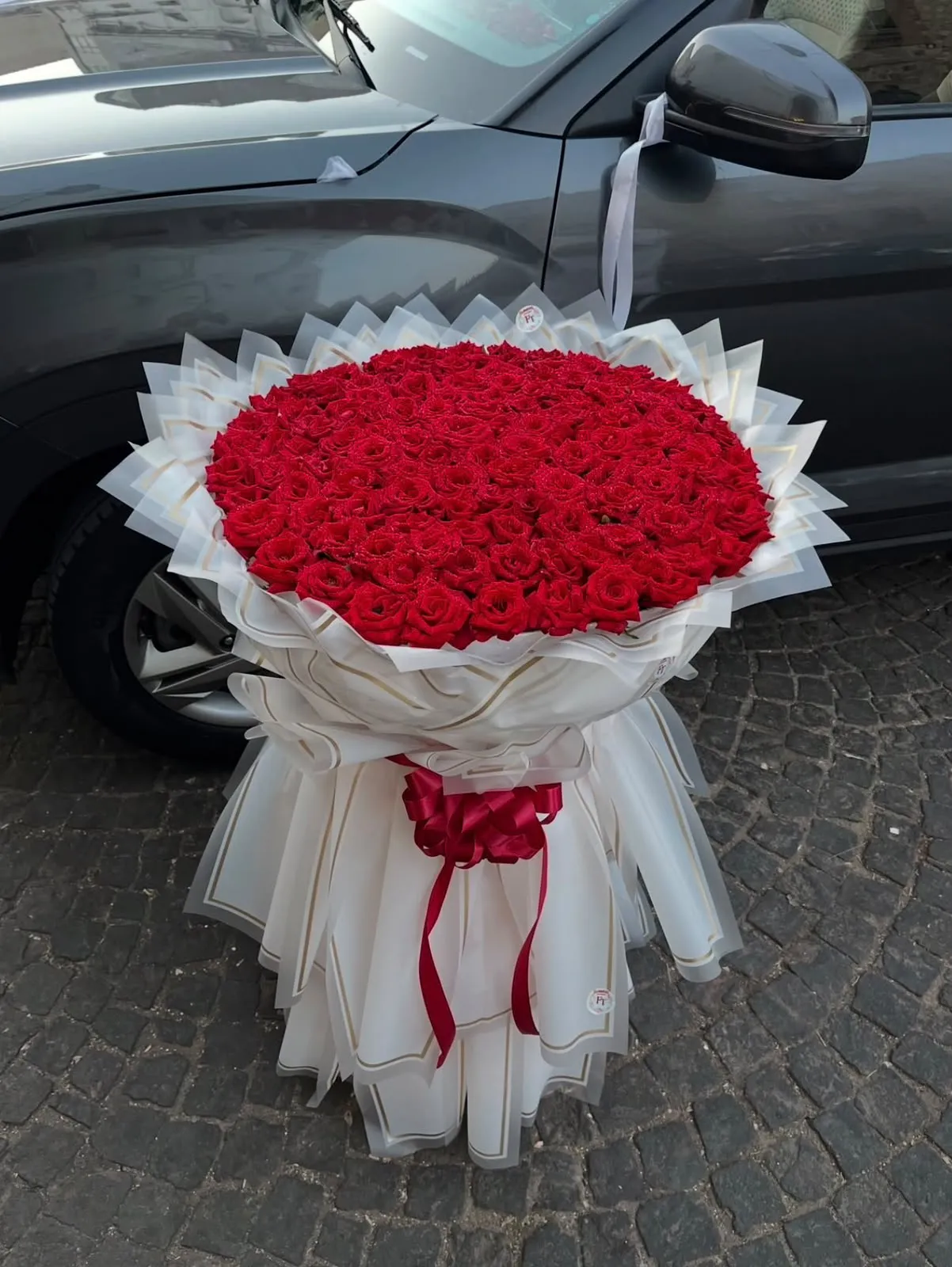 Bouquet géant roses rouges, emballage blanc
