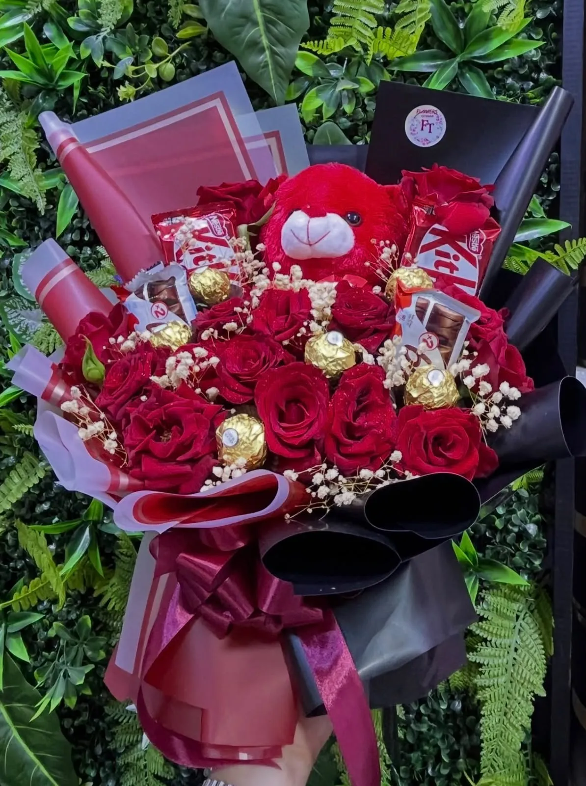 Bouquet roses rouges, Ferrero et Kinder