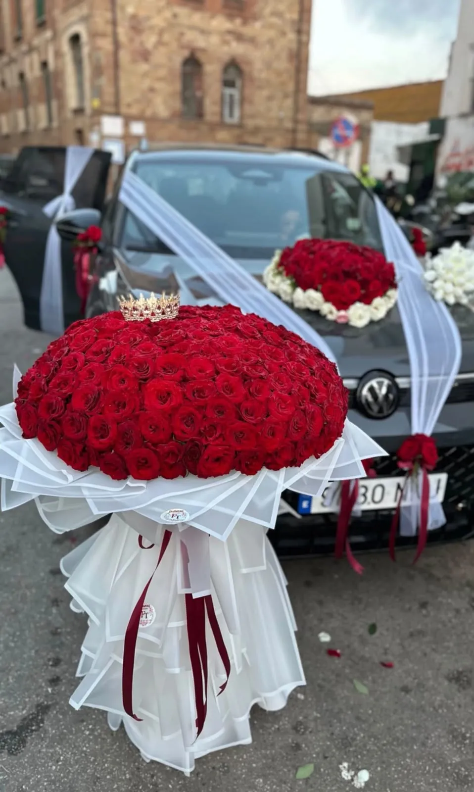 Bouquet géant roses rouges avec couronne